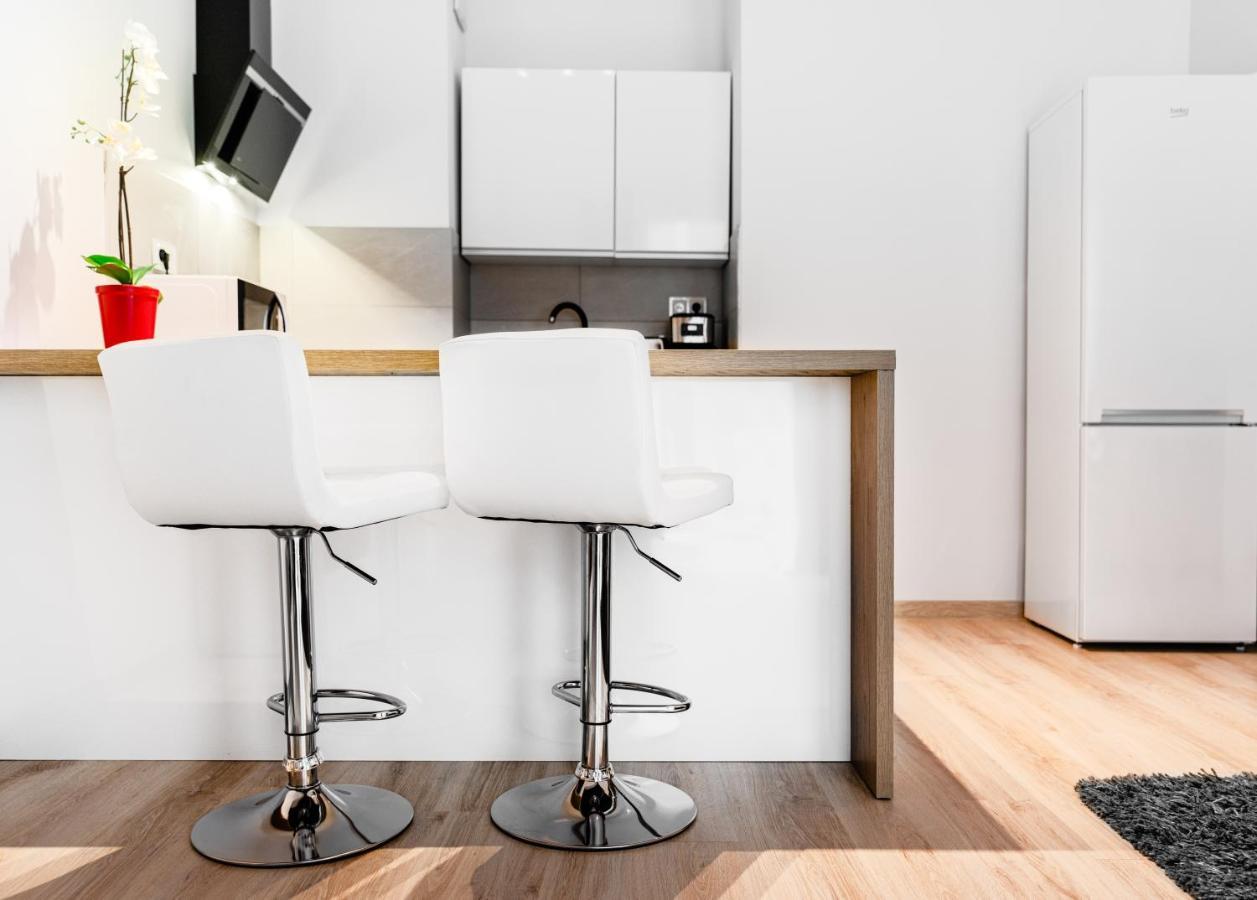 Apartamenty Homely Place Blisko Starego Rynku - Parking Poznan Luaran gambar